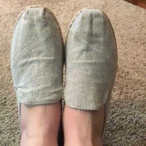 Gray size 9 espadrille Toms